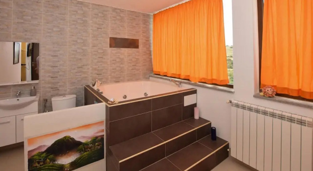 Nice Home In Civitavecchia With Sauna, Забронировать Отель Отели Лацио с бассейном, Бассейн
