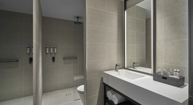 Четырёхместный номер Superior AC Hotel by Marriott Melbourne Southbank