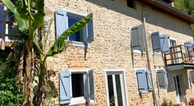 House With 2 Bedrooms in Gan, With Wonderful Mountain View, Furnished Garden and Wifi - 45 km From the Slopes, Забронировать Отель Отели Pyrénées-Atlantiques с парковкой, Парковка