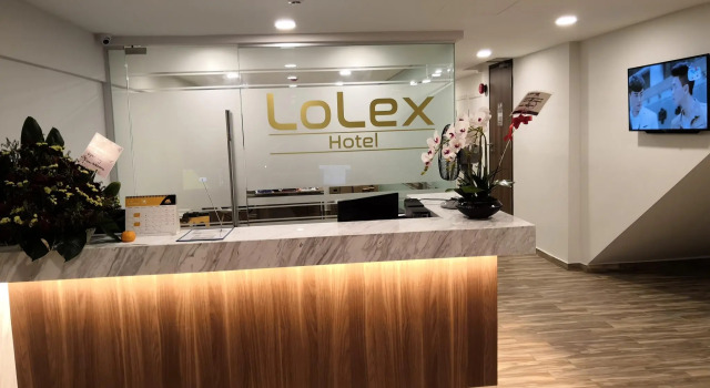 Четырёхместный семейный номер Standard с видом на город LoLex Hotel