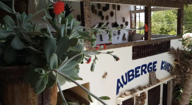 Auberge Khady, Rezervovat Hostel Hotely v Thiès s parkováním, Parkování