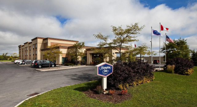 Кровать в общем номере Hampton Inn by Hilton Napanee