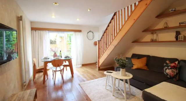 Коттедж Cheerful Two-Bedroom Residential Home
