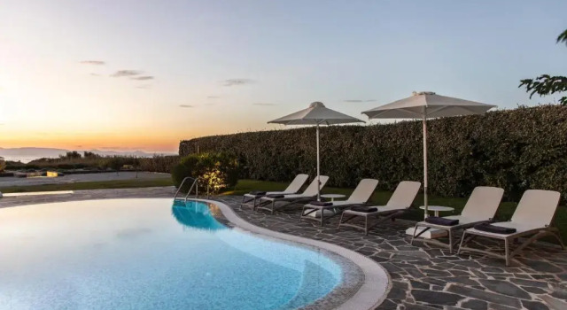 Коттедж с 4 комнатами Aqua Breeze Villas on the beach