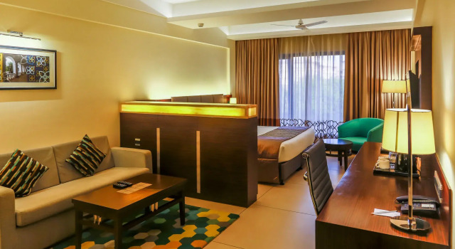 The Fern Kadamba Hotel & Spa Goa, Panjim, Series by Marriott, Забронировать Курортный отель Отели Старого Гоа 5 звезд, рядом с Church of St Francis of Assisi, 5*