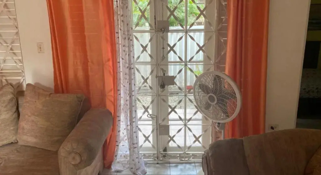 Finest Accommodation Renfrew Place 1 Bedroom Apt # 42 New Kgn 4--12 Renfrew Rd, Prenota Hotel Kingston Giamaica