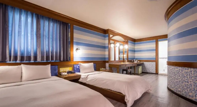 Трёхместный номер Standard Golden Phoenix Hotel
