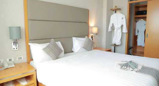 Standard- familie værelse med altan Bole Ambassador Hotel