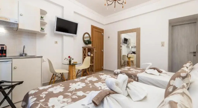 Студия Panos Luxury Studios