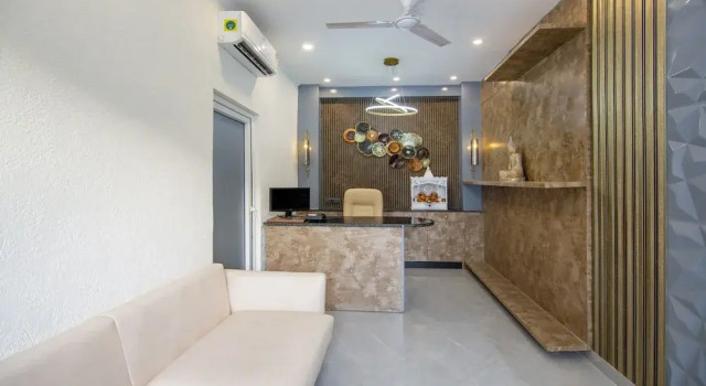 Treebo Premium Embassy Inn, Забронировать Отель Нойда штат Уттар-Прадеш