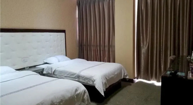 Kaiyue Business Hotel, Rezerwuj Hotel Hotele w Luoyang z parkingiem, Parking