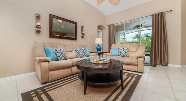 Коттедж Villa 8104 Fan Palm Way Windsor Palms