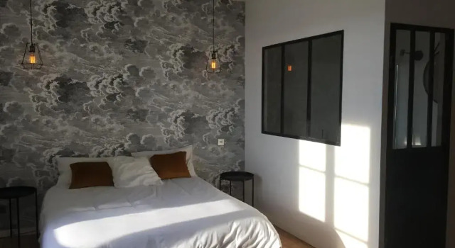 LA CURE grande maison de charme de 2 a 14 personnes, Rezerwuj Hotel Hotele w Owernia z parkingiem, Parking
