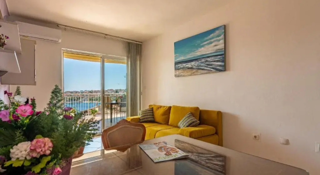 Apartments Villa Nea Leona, Buchen Sie Ferienwohnung Hotels in Gespanschaft Split-Dalmatien mit Pool, Schwimmbad