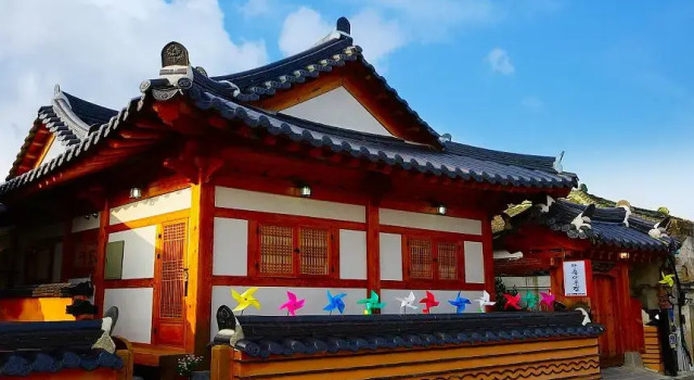 Jeonju Areumdaunjip Hanok Chaeheomgwan, Забронировать Отель Чонджу Чолла-Пукто, рядом с Корейский традиционный культурный центр