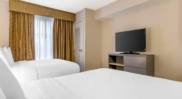 Четырёхместный люкс c 1 комнатой Country Inn & Suites by Radisson, Newport News South, VA