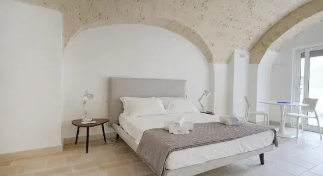 Palazzo della Torre 002 - Historical modern stay, Varaa Hotelli Bari Bari Province