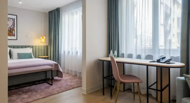 Полулюкс Hotel H12