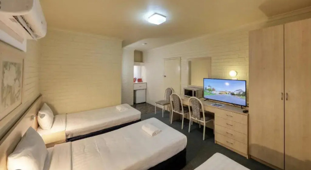 Трёхместный номер Standard Junee Motor Inn