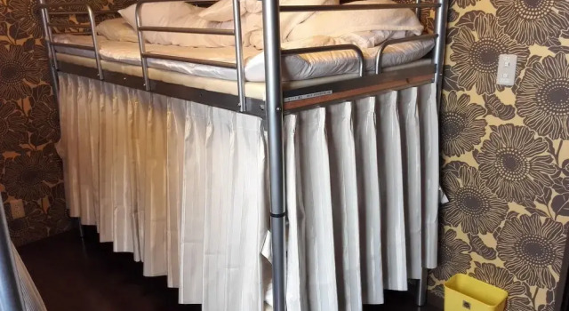 Кровать в общем номере Guesthouse Tiga