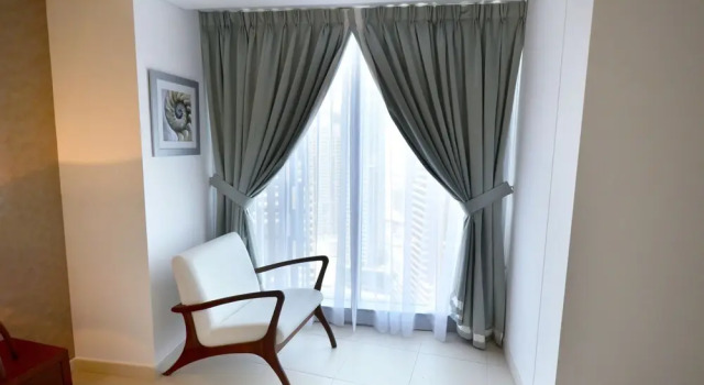 Lavish One Bedroom with Amazing Sun Deck & Pool, Забронировать Отель Отели Эмирата Дубая 4 звезды, рядом с Остановка трамвая Marina Towers, 4*