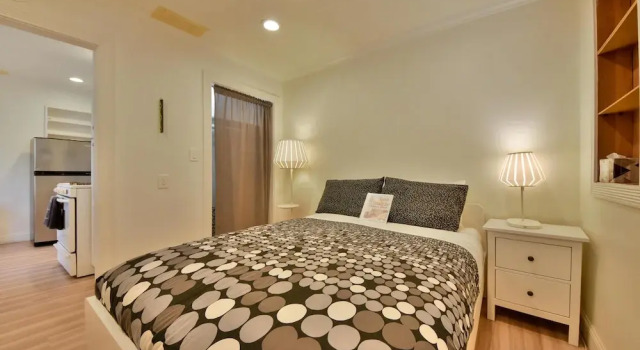 Lovely Modern Studio Near Disneyland, Bars, & Food