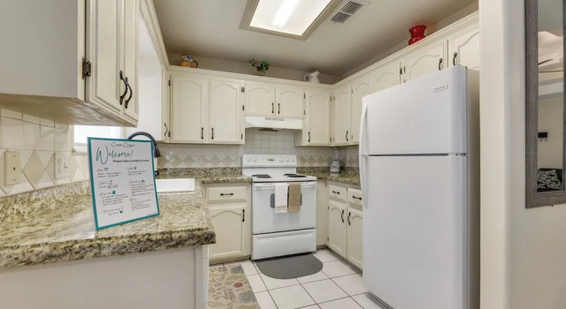Апартаменты с 2 комнатами Pet-friendly Edinburg Apartment With Pool Access!