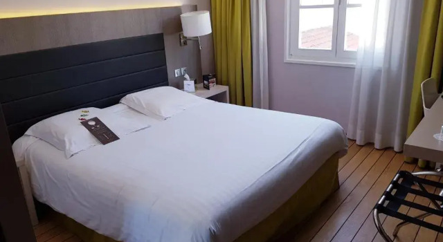 Двухместный номер Standard Logis Hôtel & Restaurant - Les Tuileries