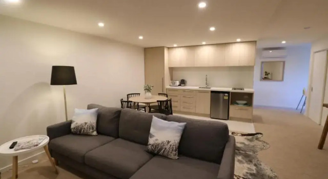 Bluewater Queenstown - Stunning Lake Views, Забронировать Отель Kelvin Heights 