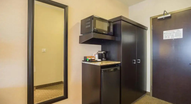 Семейный люкс Best Western Wainwright Inn & Suites