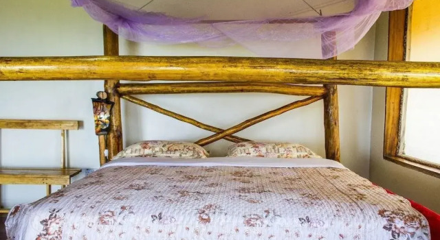 The Baboon Safari Resort, Book Resort Kichwamba 