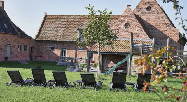 Коттедж Diksmuide Mansion With Games