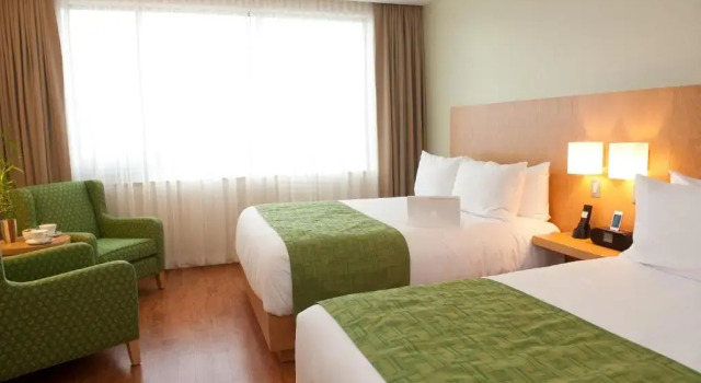 Четырёхместный номер Standard The Holman Grand Hotel