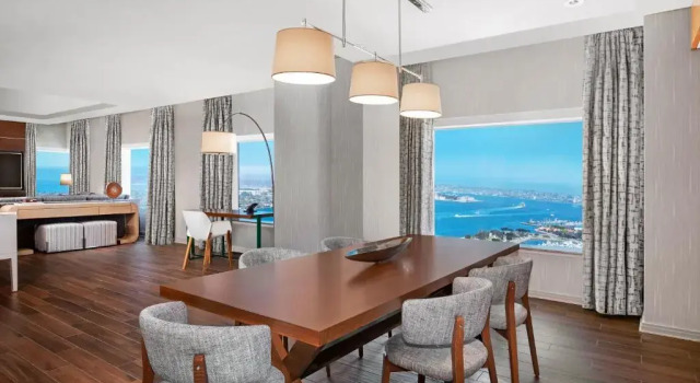 Двухместный люкс Premium View Executive Hilton San Diego Bayfront