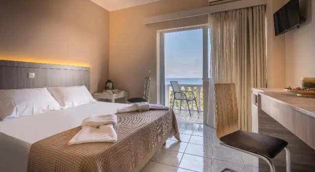 Трёхместный номер Standard с балконом и с видом на море Hotel Zakynthos