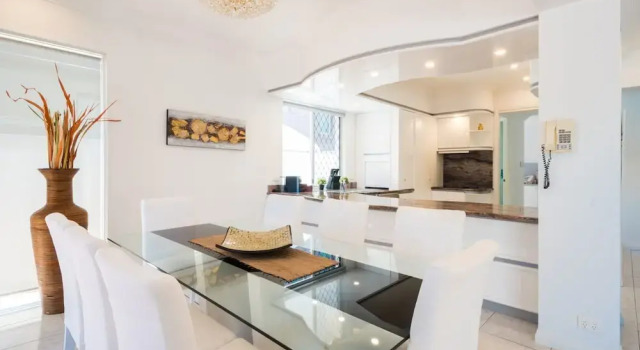 Edgewater on Chevron Waterfront 5 Bedroom Deluxe House Central Surfers, Prenota Hotel Hotel a Queensland con parcheggio, Parcheggio