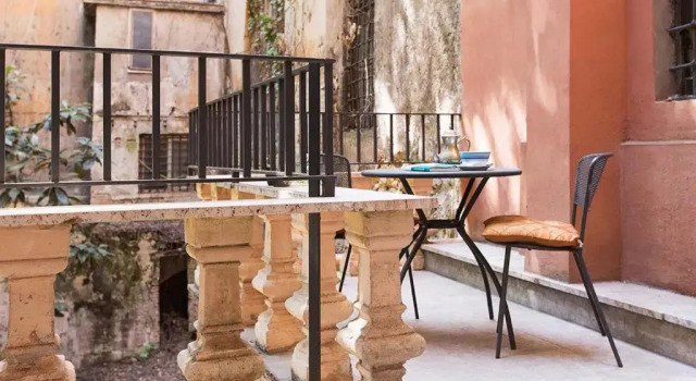 Апартаменты Holiday Apartment Bernini Near The Trevi Fountain - 4 Bedroom