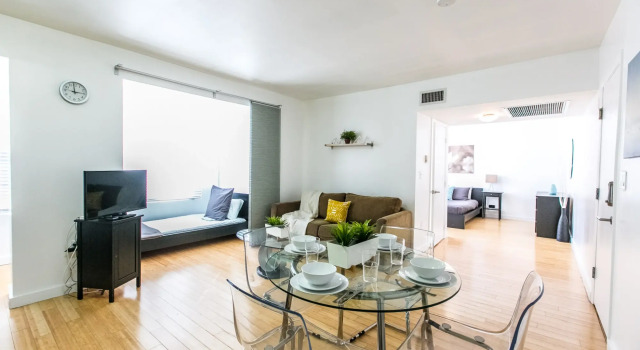 Gorgeous & Perfectly Located Apartment Sleeps 5 in the Heart of South Beach!!!, Забронировать Апартаменты/квартира Апартаменты Майами-Бич, рядом с Музей искусств Басс, Апартаменты/квартира