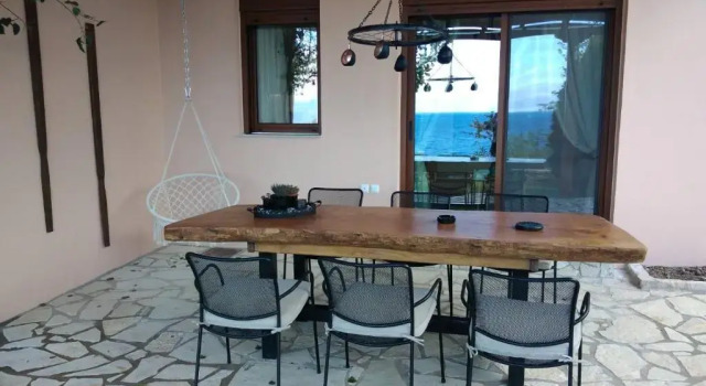 Апартаменты с видом на море Paralio Astros Beachfront Suites