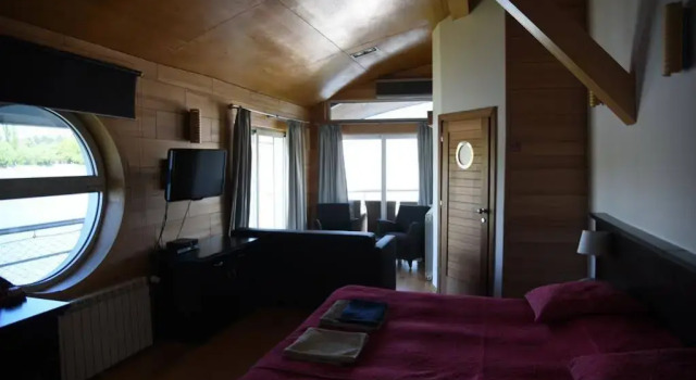 Vogue Apartments Room