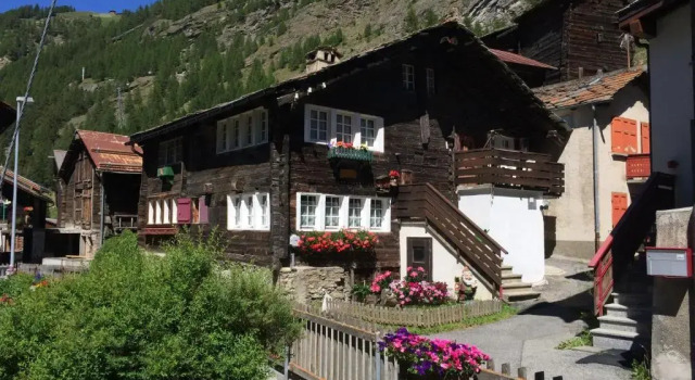 Chalet Sunstar, Prenota Chalet Hotel a Canton Vallese con parcheggio, Parcheggio
