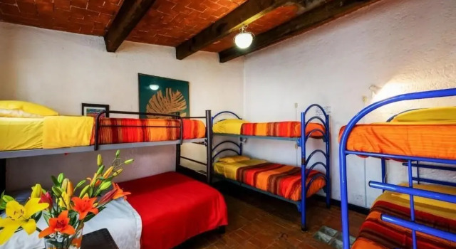 Кровать в общем номере Hostal México Airport CDMX