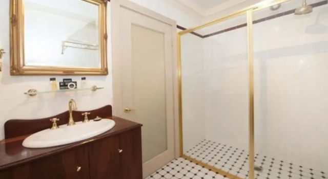 Номер Economy Cobb & Co Court Boutique Hotel