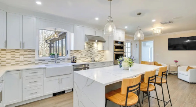 Коттедж Lovely Highland Home w/ Pool & Hot Tub!