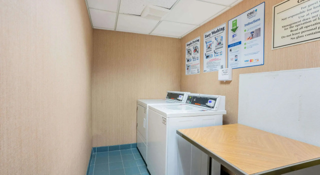 La Quinta Inn & Suites by Wyndham Seattle Sea-Tac Airport