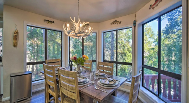 Lake Arrowhead Family Home w/ Deck!, 预订 酒店 箭头湖 加利福尼亚州