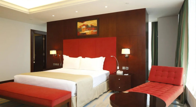 Люкс Royal с 2 комнатами с видом на город Holiday Inn Riyadh Olaya by IHG