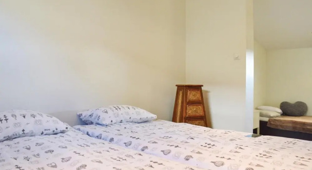 Amazing Home In Uddevalla With Kitchen, Book Hotel Uddevalla 