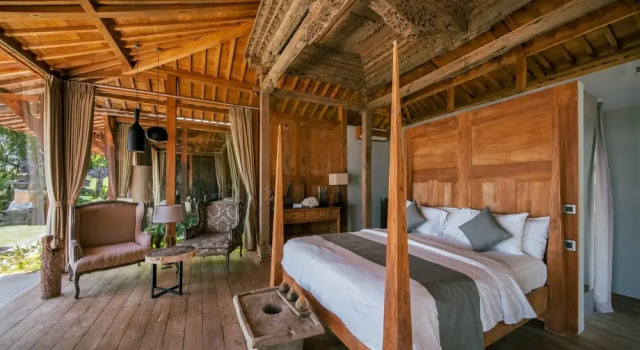 Palatial Wooden Villa, 4br, Lovina