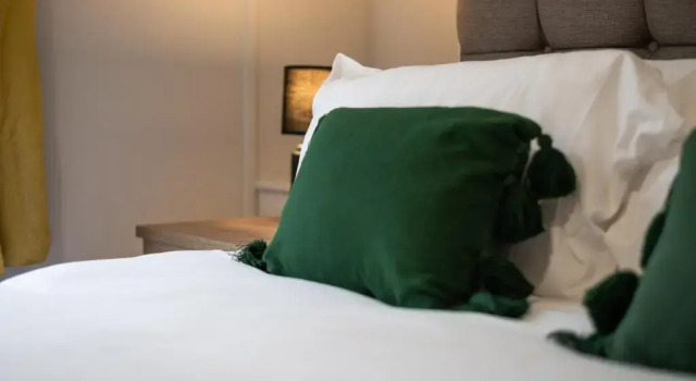 Апартаменты Crymlyn Accommodation - TV in Every Bedroom!